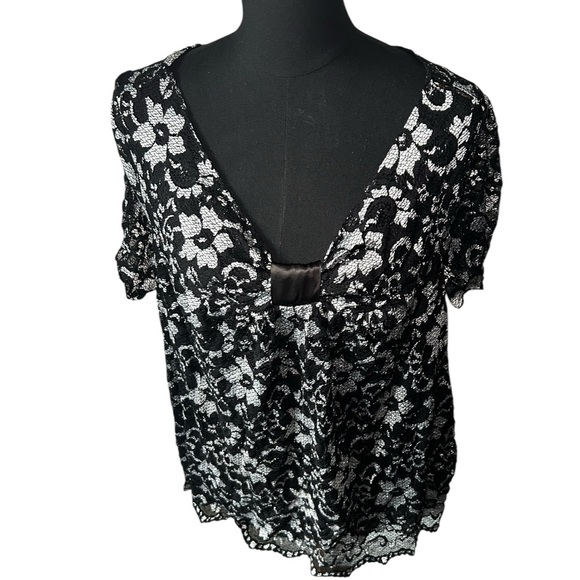 Avenue Tops - Avenue Black and White Floral Lace Blouse Size 22/24